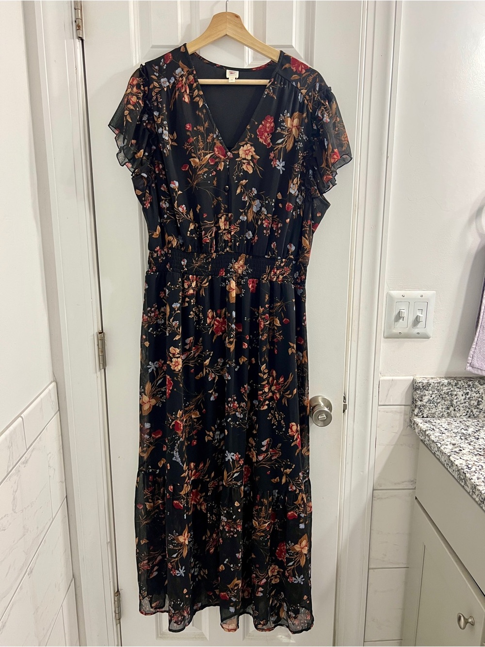 🍂 Black Fall Floral V‑Neck Smocked Waist Maxi Dress- 1x - Picture 2 of 10